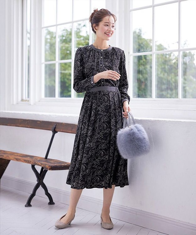 Tiaclasse L 【安田美沙子さん着用・新色/XSサイズ追加・洗える】フラワープリント配色ワンピース ブラック×チャコールグレー