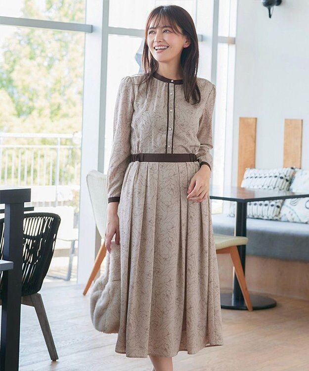 Tiaclasse L 【安田美沙子さん着用・新色/XSサイズ追加・洗える】フラワープリント配色ワンピース モカA