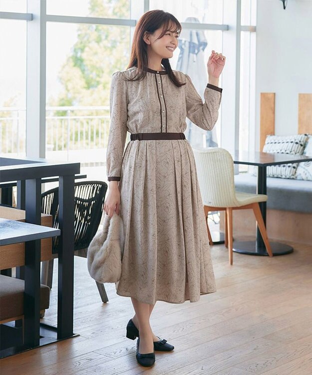 Tiaclasse L 【安田美沙子さん着用・新色/XSサイズ追加・洗える】フラワープリント配色ワンピース モカA