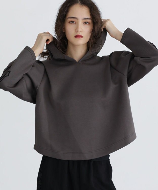 Green Parks ■ESCAR リボンコード刺繍フーディ Charcoal Gray