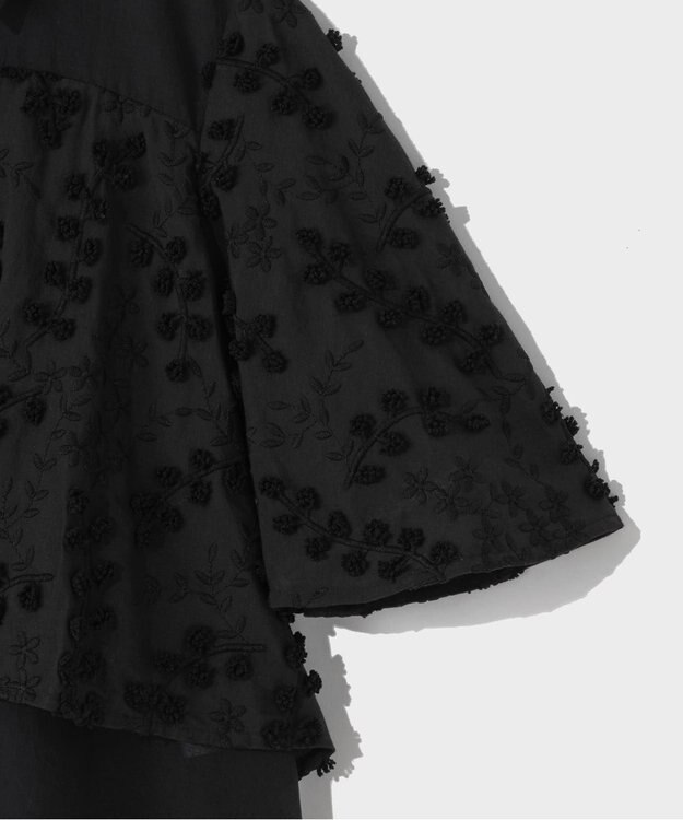 GRACE CONTINENTAL フラワーembケープブラウス ブラック