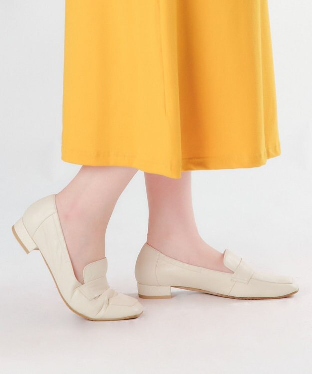 Dominic3 晴雨兼用 サイドギャザー ソフトレザーローファー アイボリー