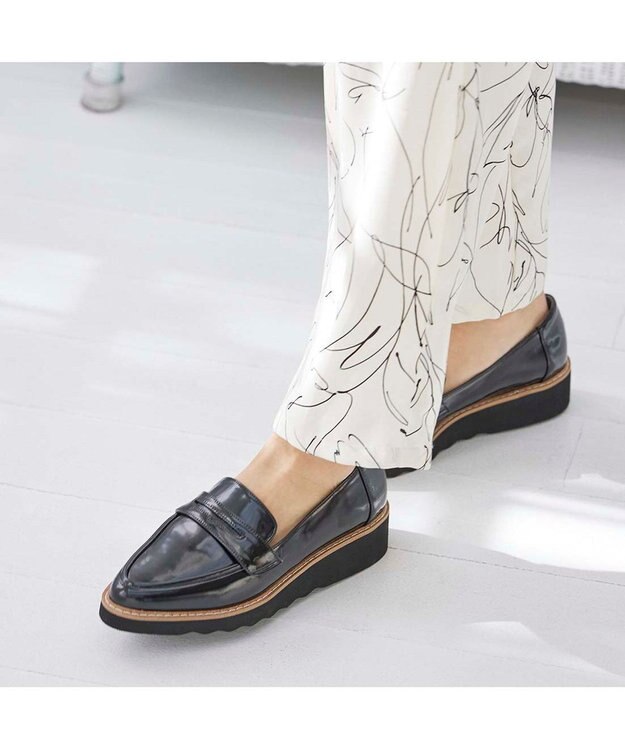 MODE ET JACOMO <carino>【レイン】ポインテッドコインローファー ブラックエナメル