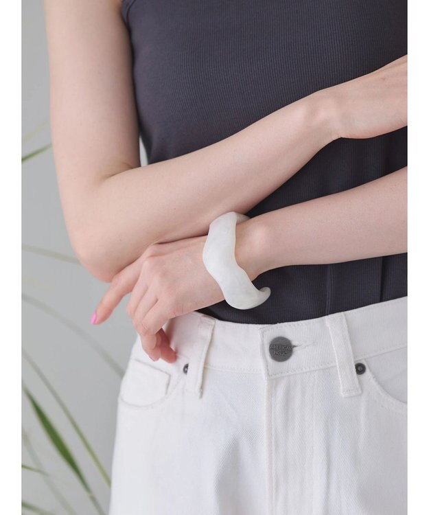 AMERICAN HOLIC ボリュームＣ型マーブルバングル White