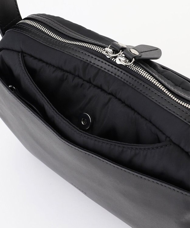 Y'SACCS シルキーリュクスショルダーバッグ ブラック