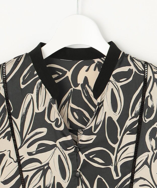 自由区 【洗える】モノトーンフラワープリント ワンピース オフｘブラック