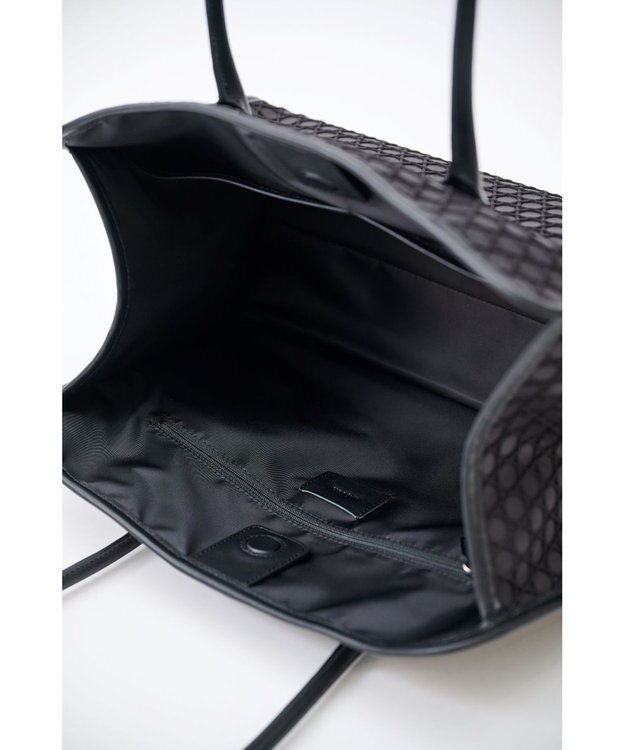 MIYABIYA 【撥水加工】篭目柄エンボスボンディングラウンドトート ブラック