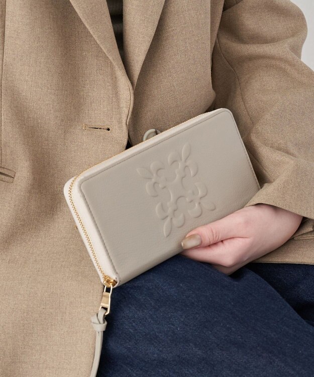 russet エンボスモノグラム多機能ウォレット(SO-448) GrayBeige