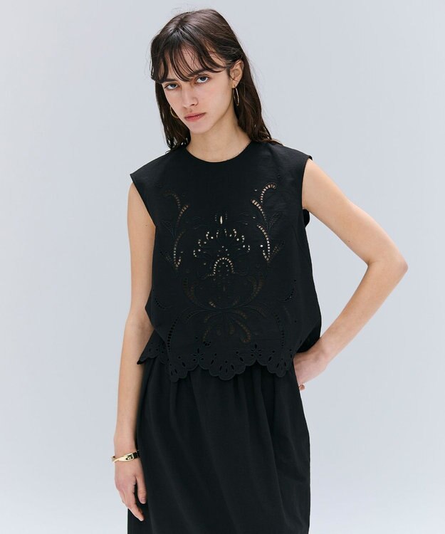 BEIGE， 【洗える】GALLERIA / コットンエンブロイダリーノースリーブブラウス Black