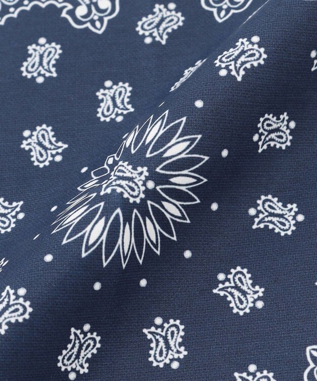 GOTAIRIKU BOX入りでギフトに最適【高機能吸水 / 抗菌防臭加工/シワになりにくい】バンダナハンカチ ネイビー×白ペイズリー