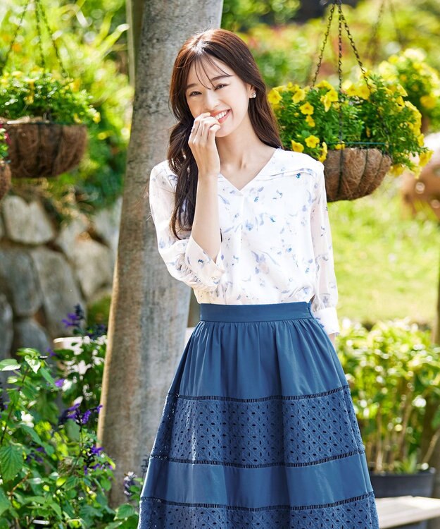 Tiaclasse L 【洗える】花柄Vネックブラウス ネイビー