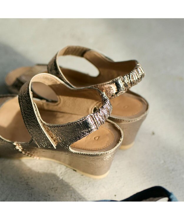 MODE ET JACOMO <D'ICI>アジャスタブルインヒールサンダル ゴールド