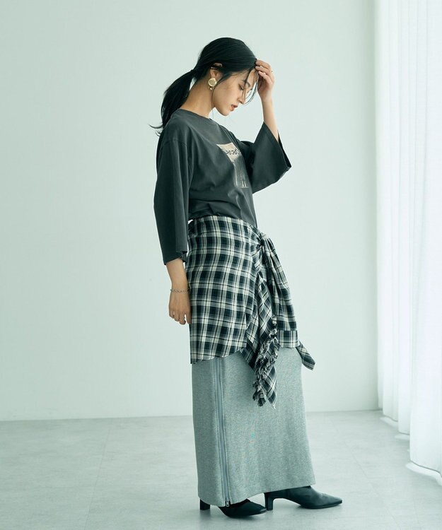 YECCA VECCA ヴィンテージ風箔プリントロゴTee Gray