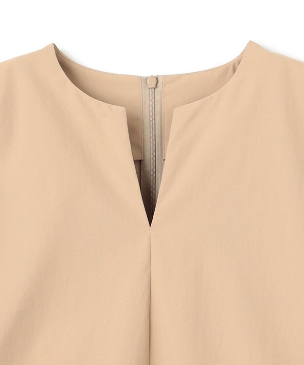 BEIGE， 【接触冷感/UVカット/洗える・BAILA 8.9月合併号掲載】YANN / Vスリットプルオーバーブラウス Beige