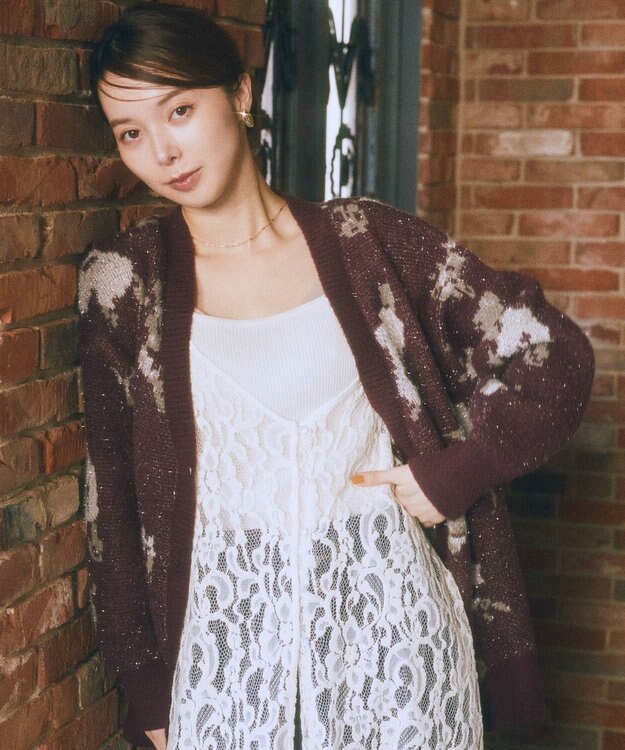 earth music&ecology フラワージャガードラメシャギーカーディガン Bordeaux