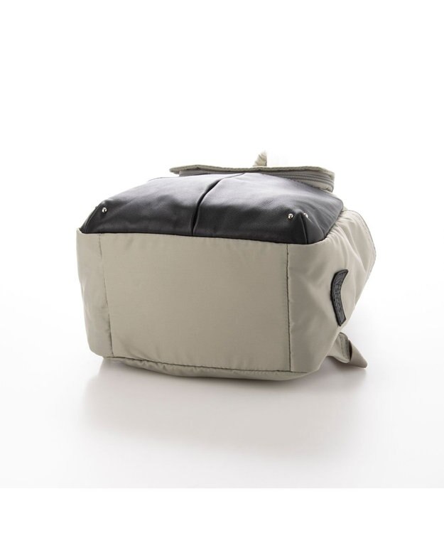 Y'SACCS NEWナイロン×レザーコンビシリーズ　前ポケットミニリュックサック グレー