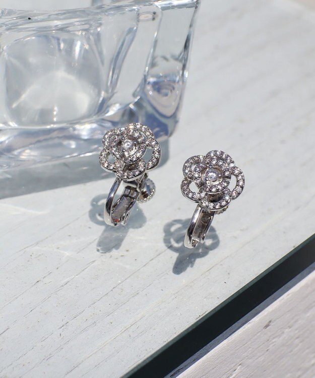 Tiaclasse 【金属アレルギー対応】カメリアモチーフピアス・イヤリング シルバーイヤリング