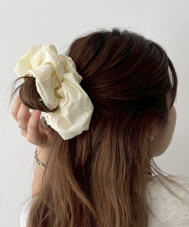 WEGO Lパテッドシュシュ ホワイトアイボリー