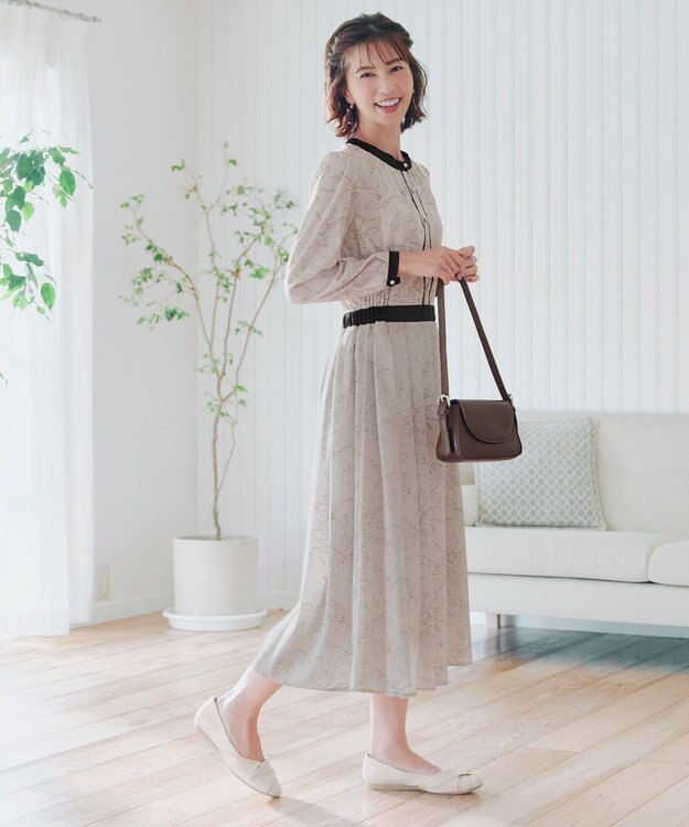 Tiaclasse L 【安田美沙子さん着用・新色/XSサイズ追加・洗える】フラワープリント配色ワンピース ベージュ