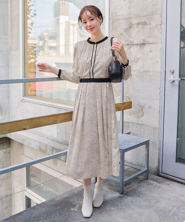 Tiaclasse L 【安田美沙子さん着用・新色/XSサイズ追加・洗える】フラワープリント配色ワンピース ベージュ