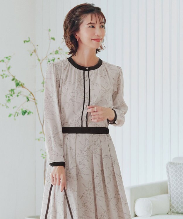 Tiaclasse L 【安田美沙子さん着用・新色/XSサイズ追加・洗える】フラワープリント配色ワンピース ベージュ