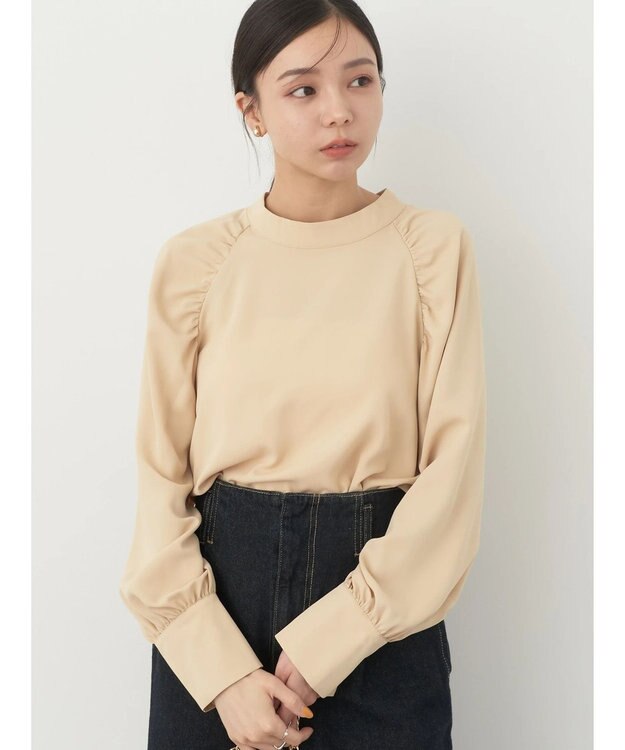 earth music&ecology ラグランギャザースリーブブラウス Beige