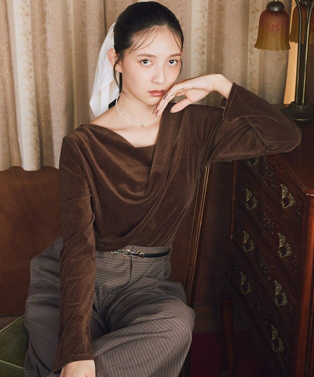 earth music&ecology シアーベロアドレープネックプルオーバー Brown