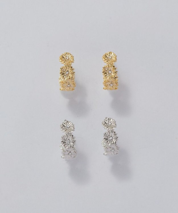 Phoebe 【痛くないシリーズ/金属アレルギー対応】マーガレットフラワーフープライトフィットイヤリング　ゴールド ゴールド