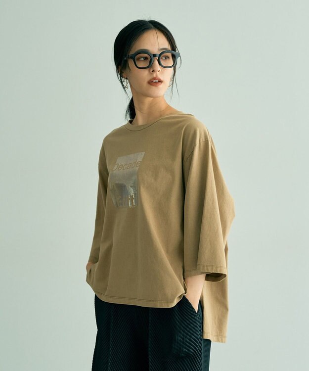 YECCA VECCA ヴィンテージ風箔プリントロゴTee Dark Beige