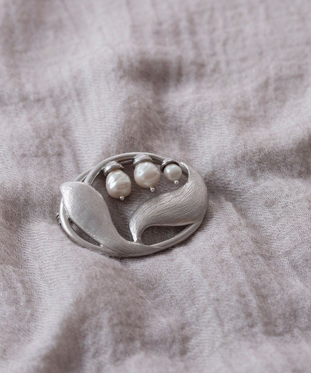 Pisceans メイリリーブローチ マットシルバー