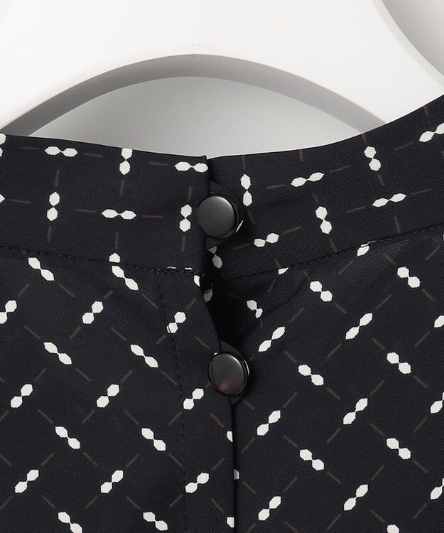 自由区 S 【セットアップ対応・洗える】ライトサテン8分袖 ブラウス ブラック系1