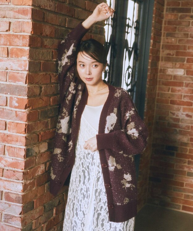 earth music&ecology フラワージャガードラメシャギーカーディガン Bordeaux