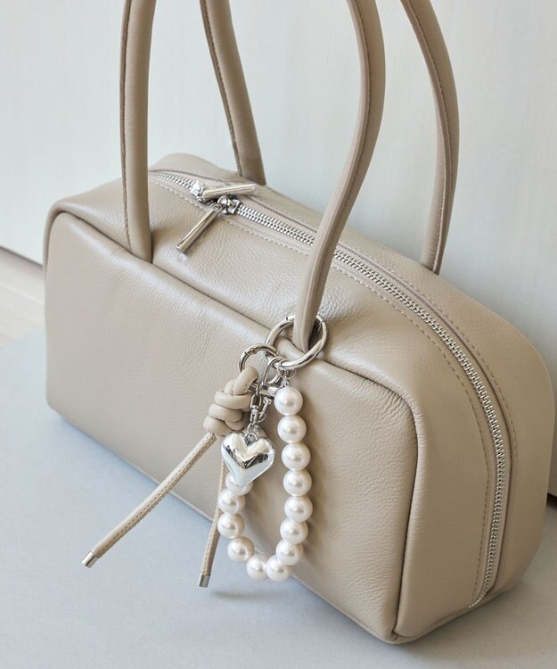 Phoebe ボリュームボールストラップチャーム　パール ホワイト