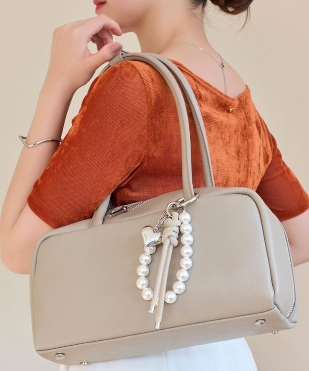 Phoebe ボリュームボールストラップチャーム　パール ホワイト