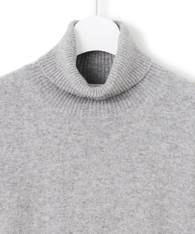 23区 L 【滝沢眞規子さん着用/Oggi掲載/洗える】ピュアカシミヤ タートルネック ニット ライトグレー系