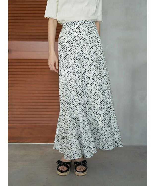 earth music&ecology 揺れる小花柄裾フレアスカート Ivory