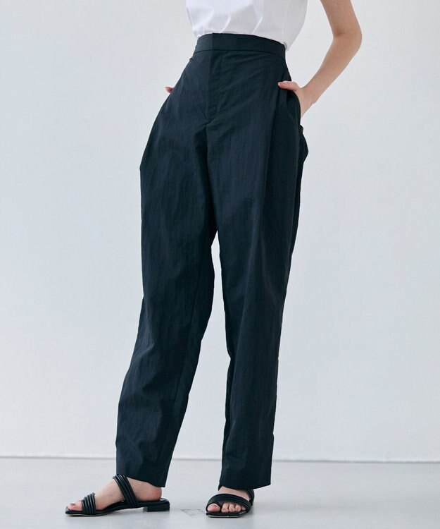 BEIGE， 【洗える】CROCUS / カービーシルエットタックパンツ Black