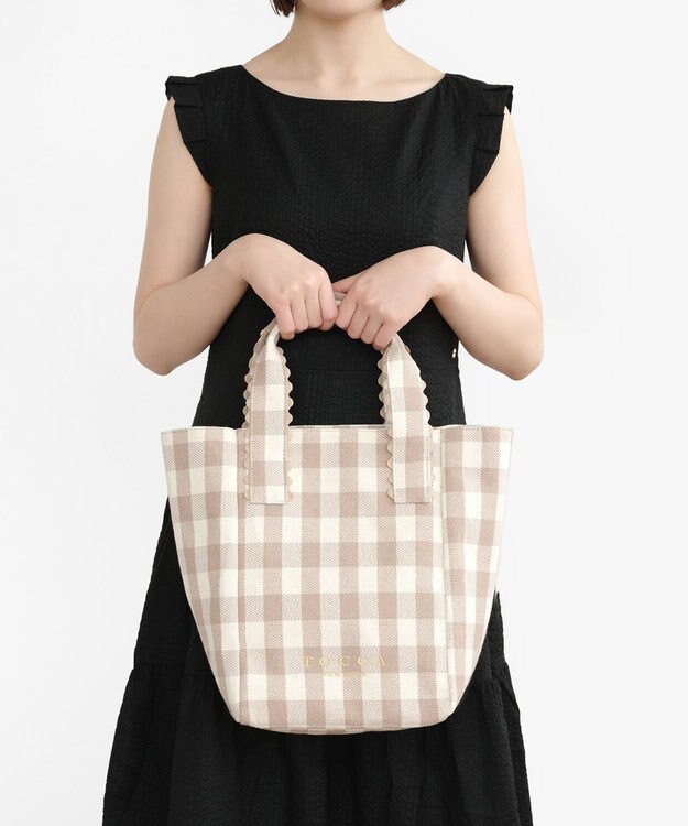 TOCCA WAVES HANDLE TOTE トートバッグ【星風まどかさん着用・WEB＆一部店舗限定】 ベージュ系1