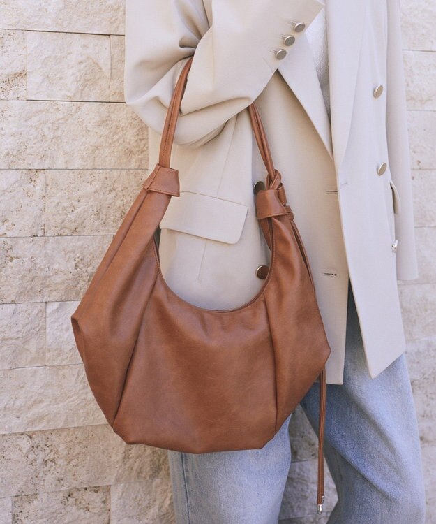 earth music&ecology クロワッサンバッグ Camel