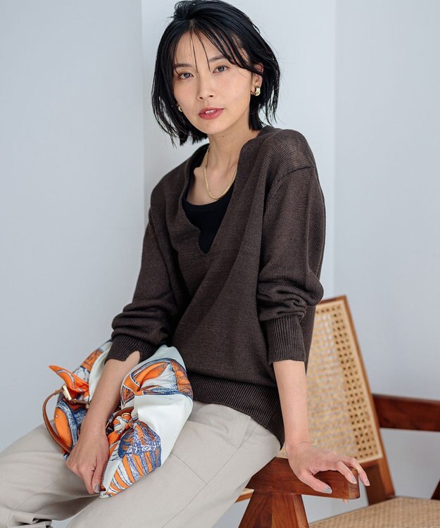 23区 【CLASSY.6月号掲載/洗える】ピュアリネンバルキー Vネックニット ダークブラウン系