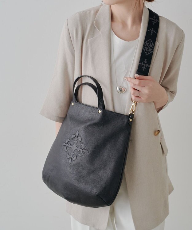 russet スリム2WAYトートバッグ <エンボスモノグラム>(CE-1611) Black