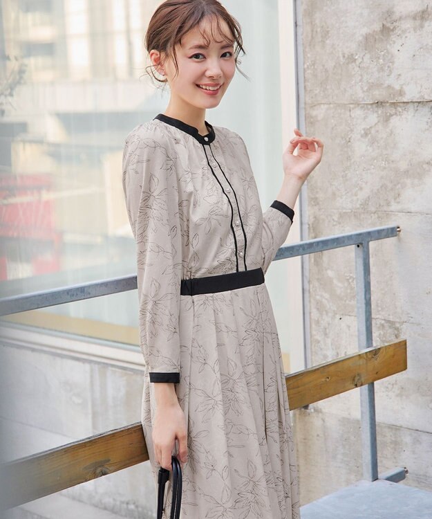 Tiaclasse L 【安田美沙子さん着用・新色/XSサイズ追加・洗える】フラワープリント配色ワンピース ベージュ