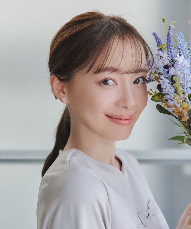 Tiaclasse 【安田美沙子さん着用・金属アレルギー対応】パール付きクロスピアス／イヤリング イヤリング：シルバー