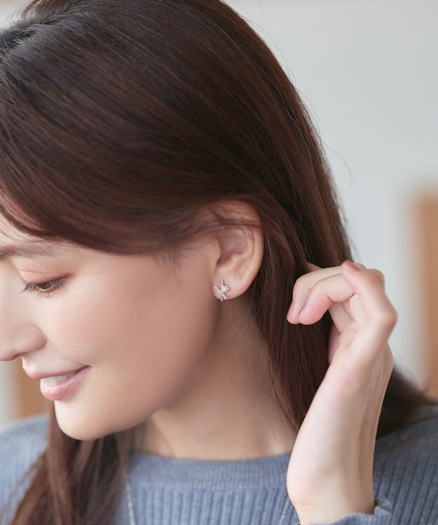 Tiaclasse 【安田美沙子さん着用・金属アレルギー対応】パール付きクロスピアス／イヤリング ピアス：シルバー