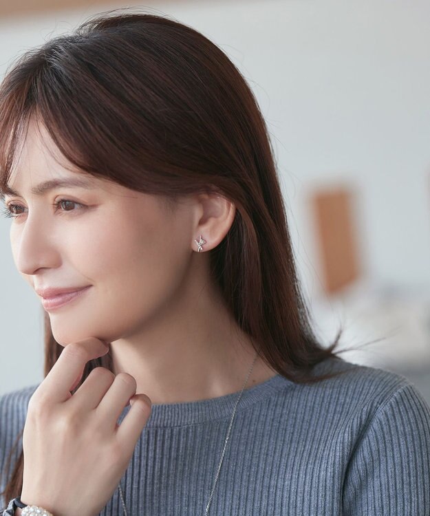Tiaclasse 【安田美沙子さん着用・金属アレルギー対応】パール付きクロスピアス／イヤリング ピアス：シルバー