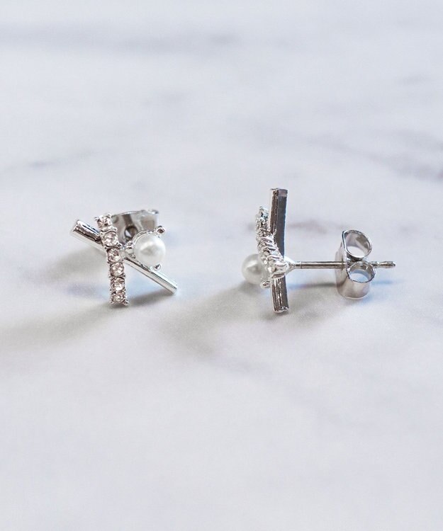 Tiaclasse 【安田美沙子さん着用・金属アレルギー対応】パール付きクロスピアス／イヤリング ピアス：シルバー