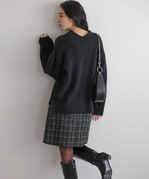 組曲 フラッフィーファーＶネック ニット ブラック系