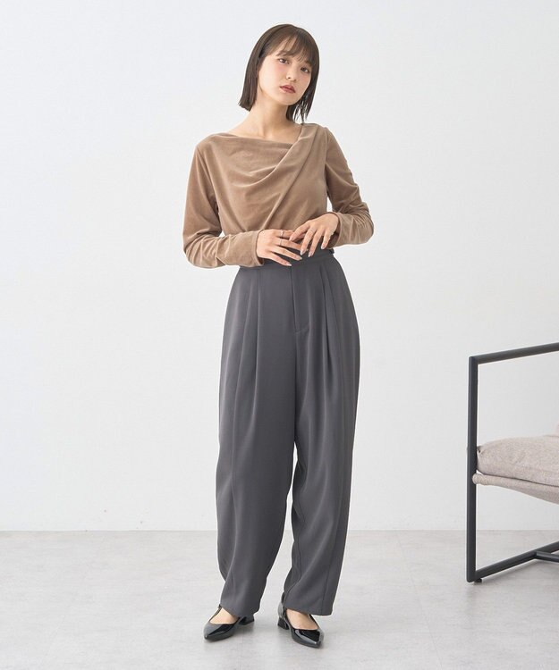 earth music&ecology シアーベロアドレープネックプルオーバー Beige