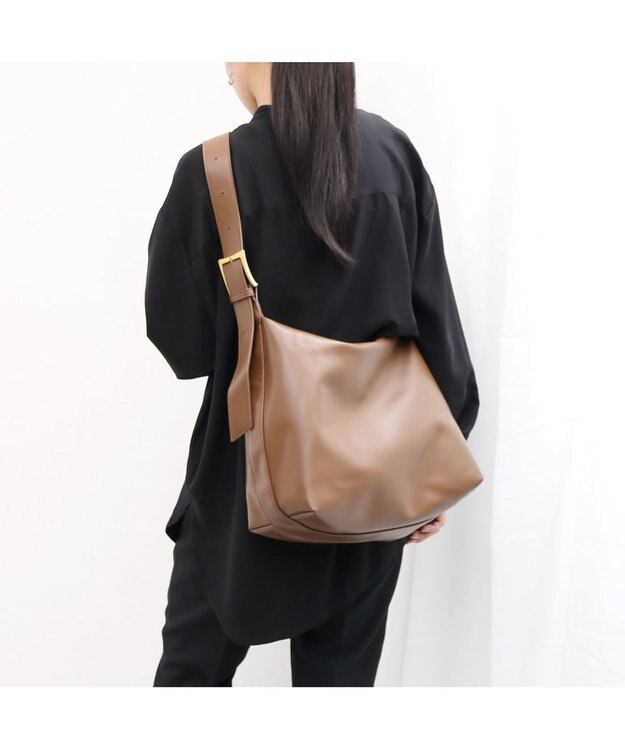 UNBILLION カシュカシュ cachecache / バックル付きビッグショルダー チョコ