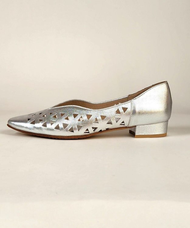 Dominic3 レーザーカット Vカットパンプス ブラック